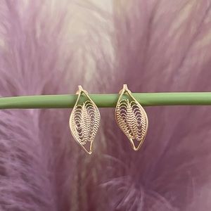 Vintage Goldtone leaf earrings